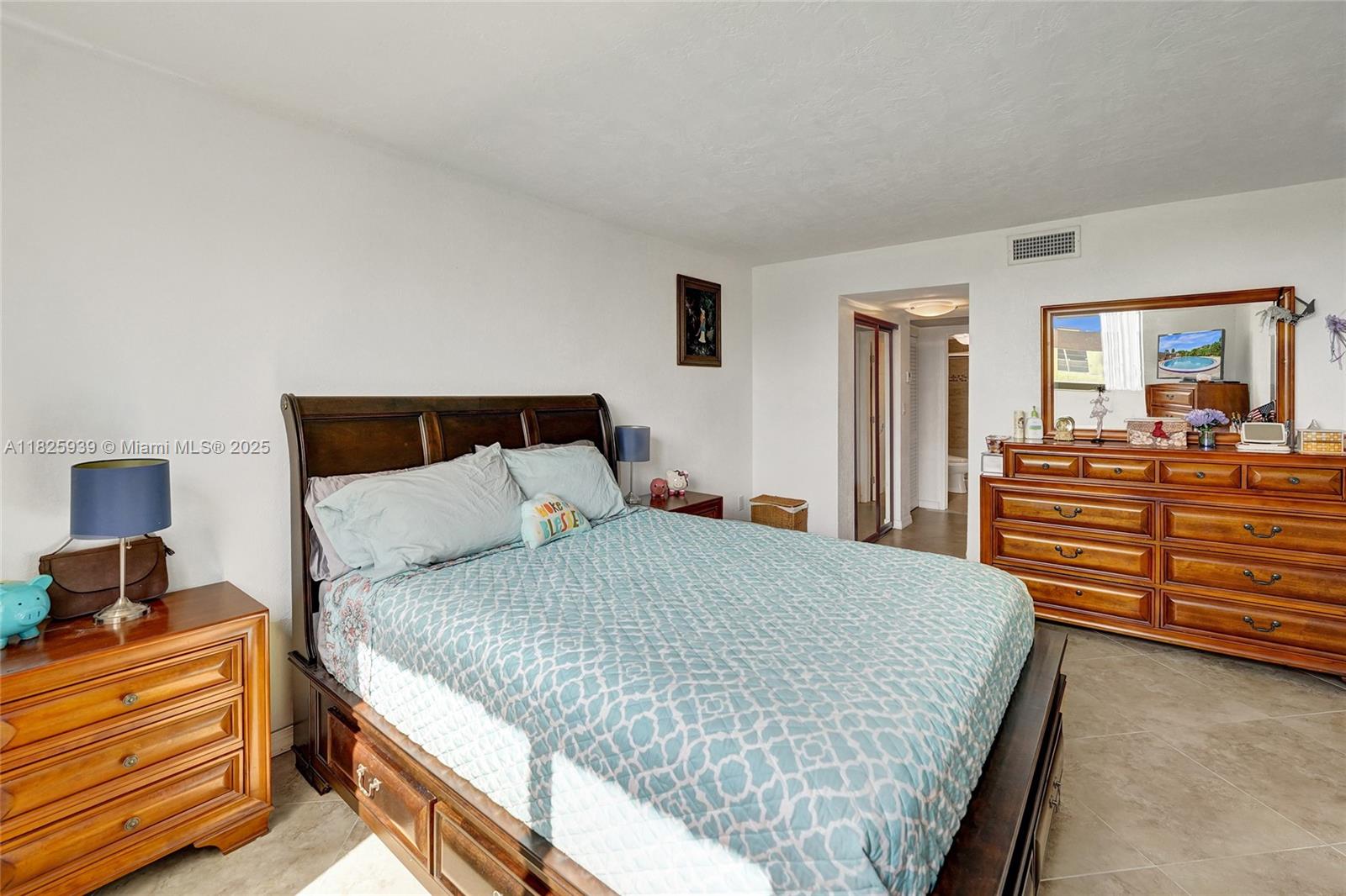 OMEGA CONDO NO 3 - Residential
