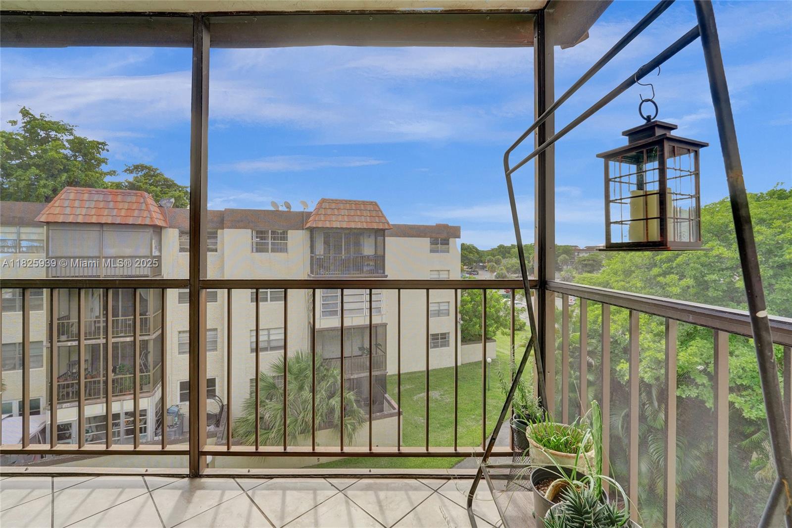 OMEGA CONDO NO 3 - Residential