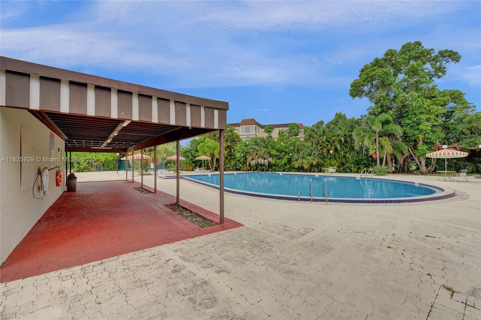 OMEGA CONDO NO 3 - Residential