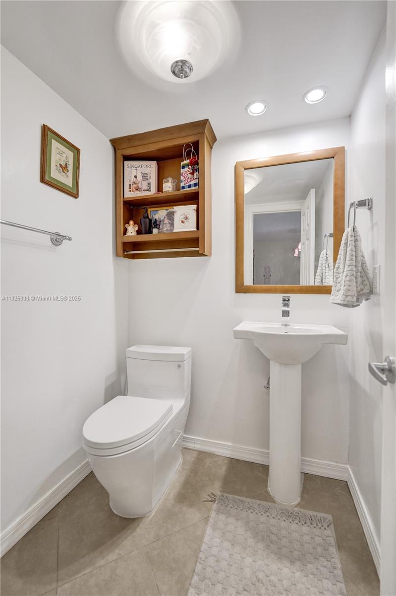 OMEGA CONDO NO 3 - Residential