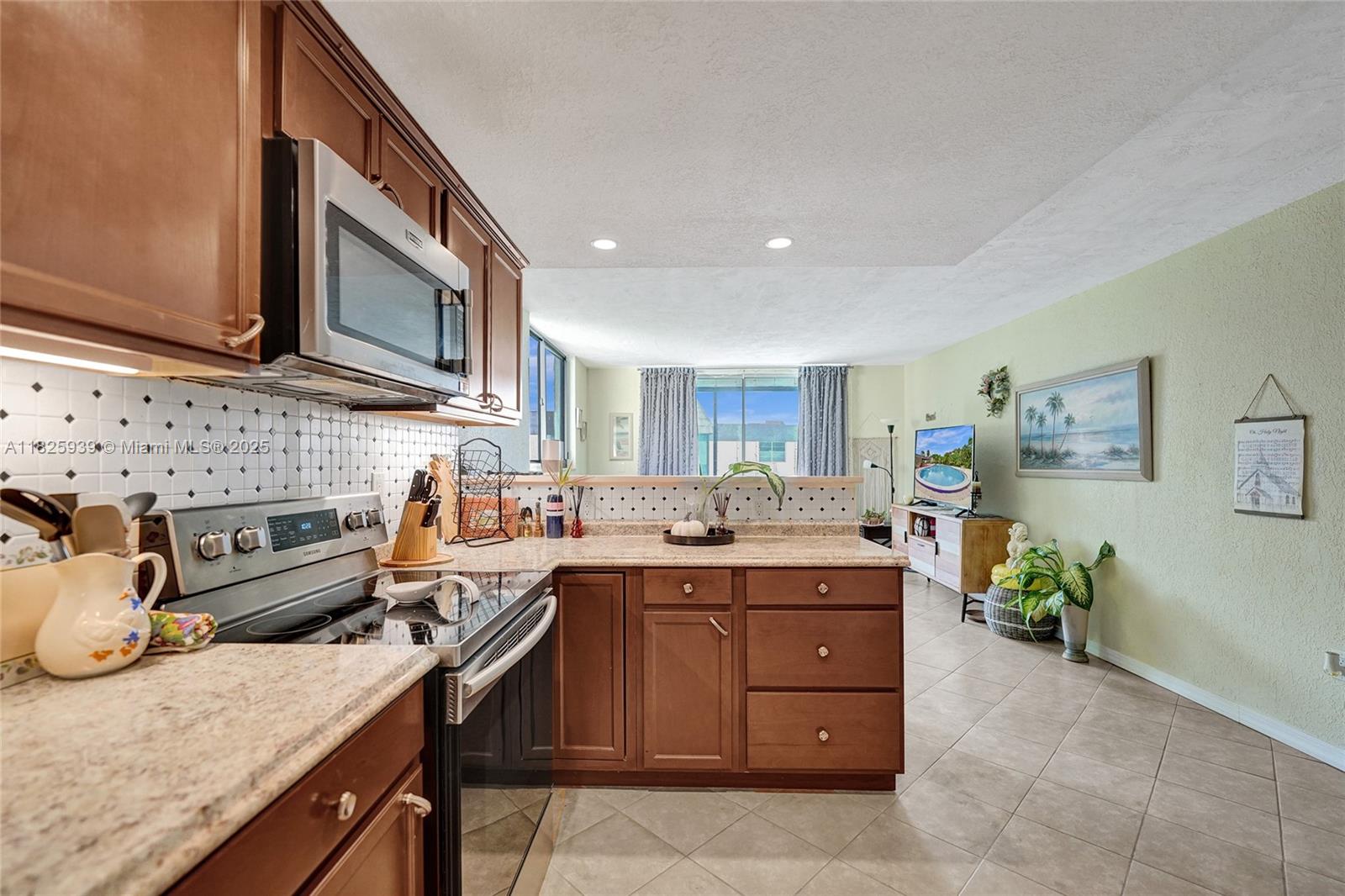 OMEGA CONDO NO 3 - Residential