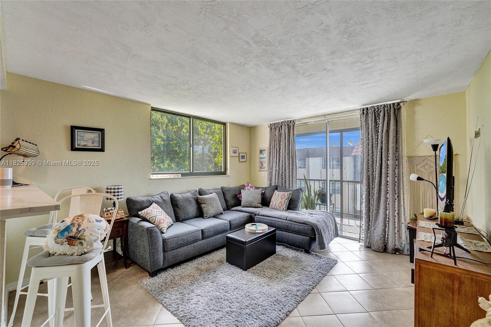 OMEGA CONDO NO 3 - Residential