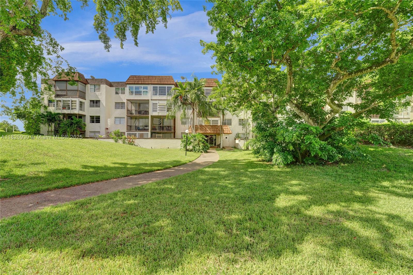 OMEGA CONDO NO 3 - Residential