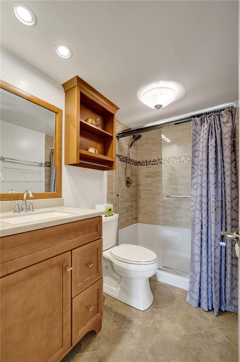 OMEGA CONDO NO 3 - Residential