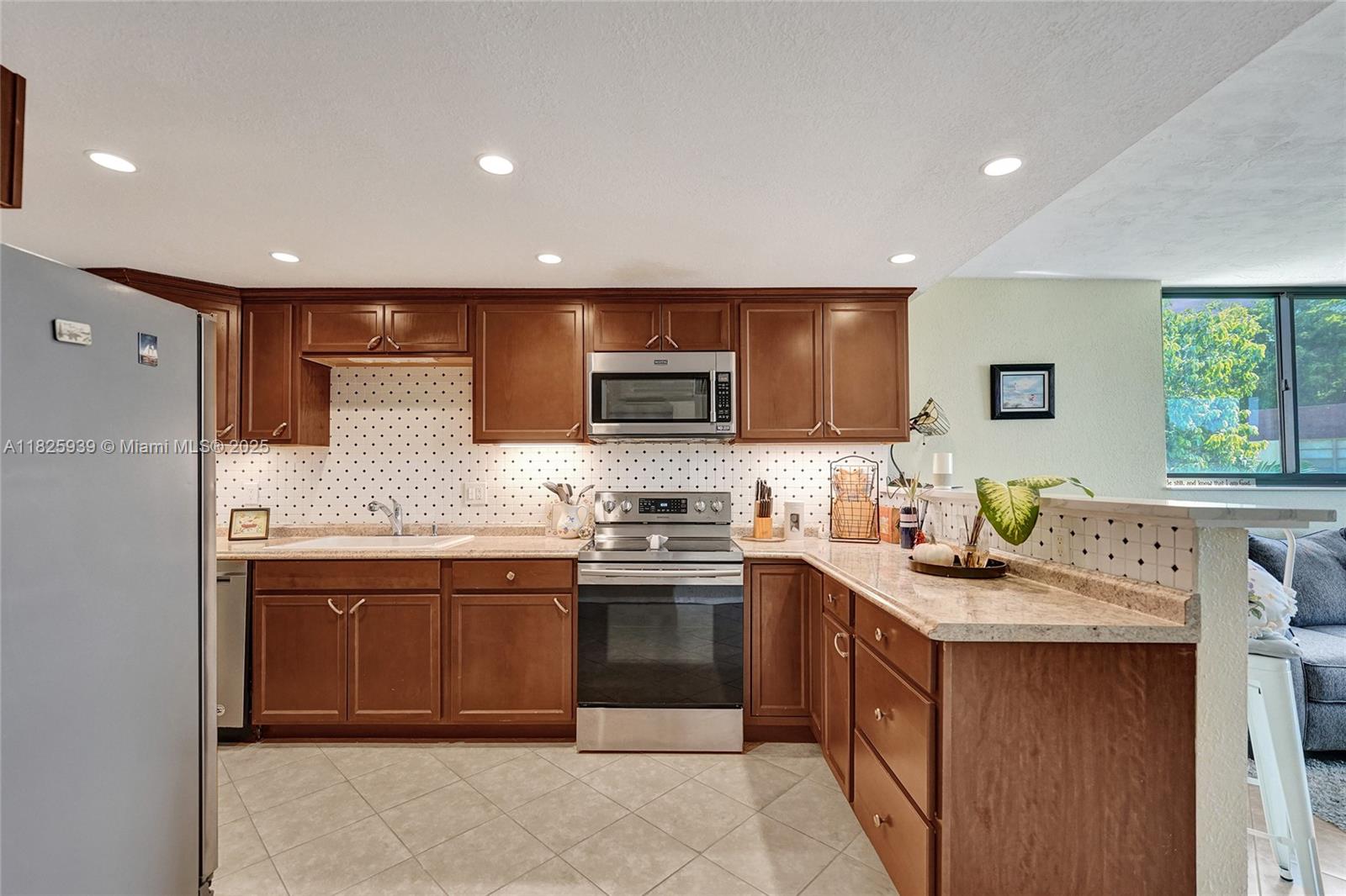 OMEGA CONDO NO 3 - Residential