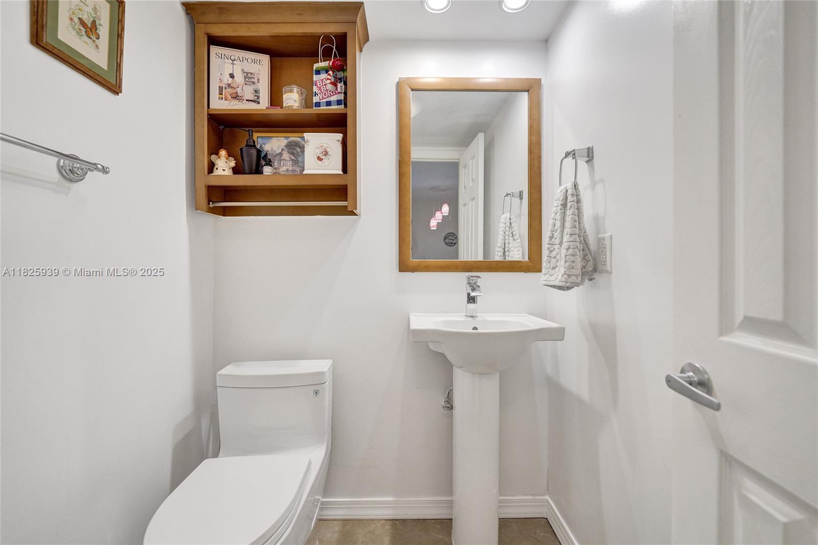 OMEGA CONDO NO 3 - Residential