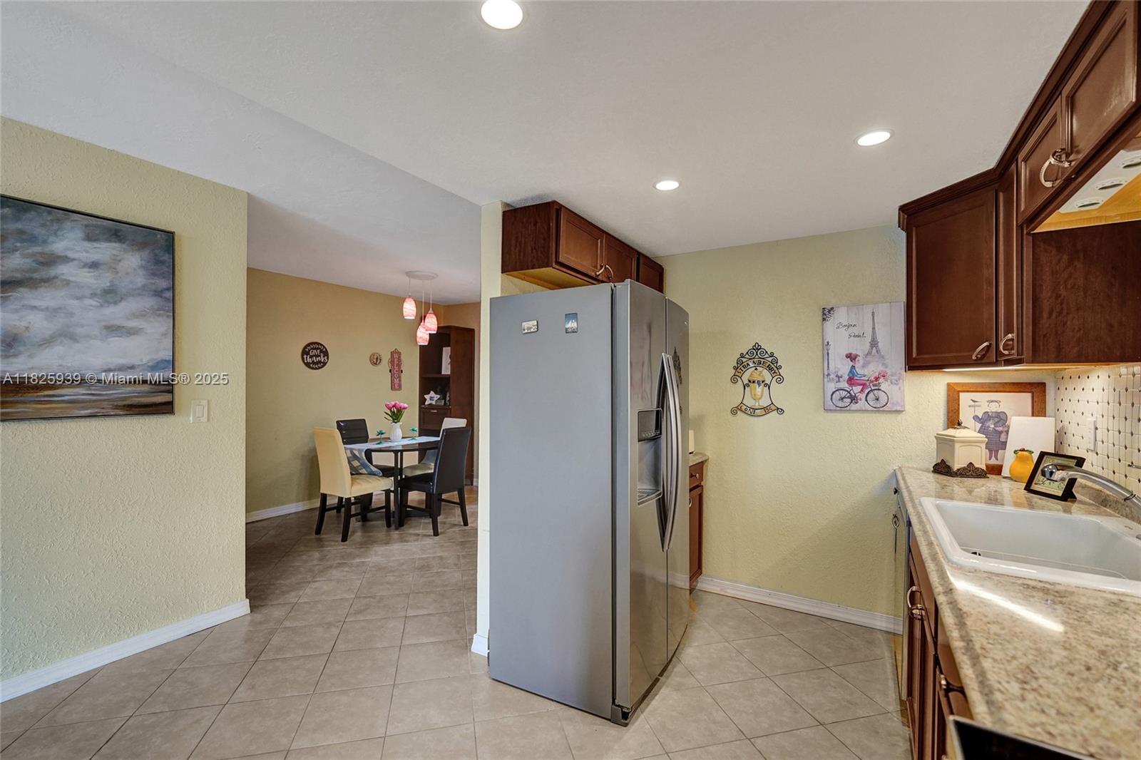 OMEGA CONDO NO 3 - Residential