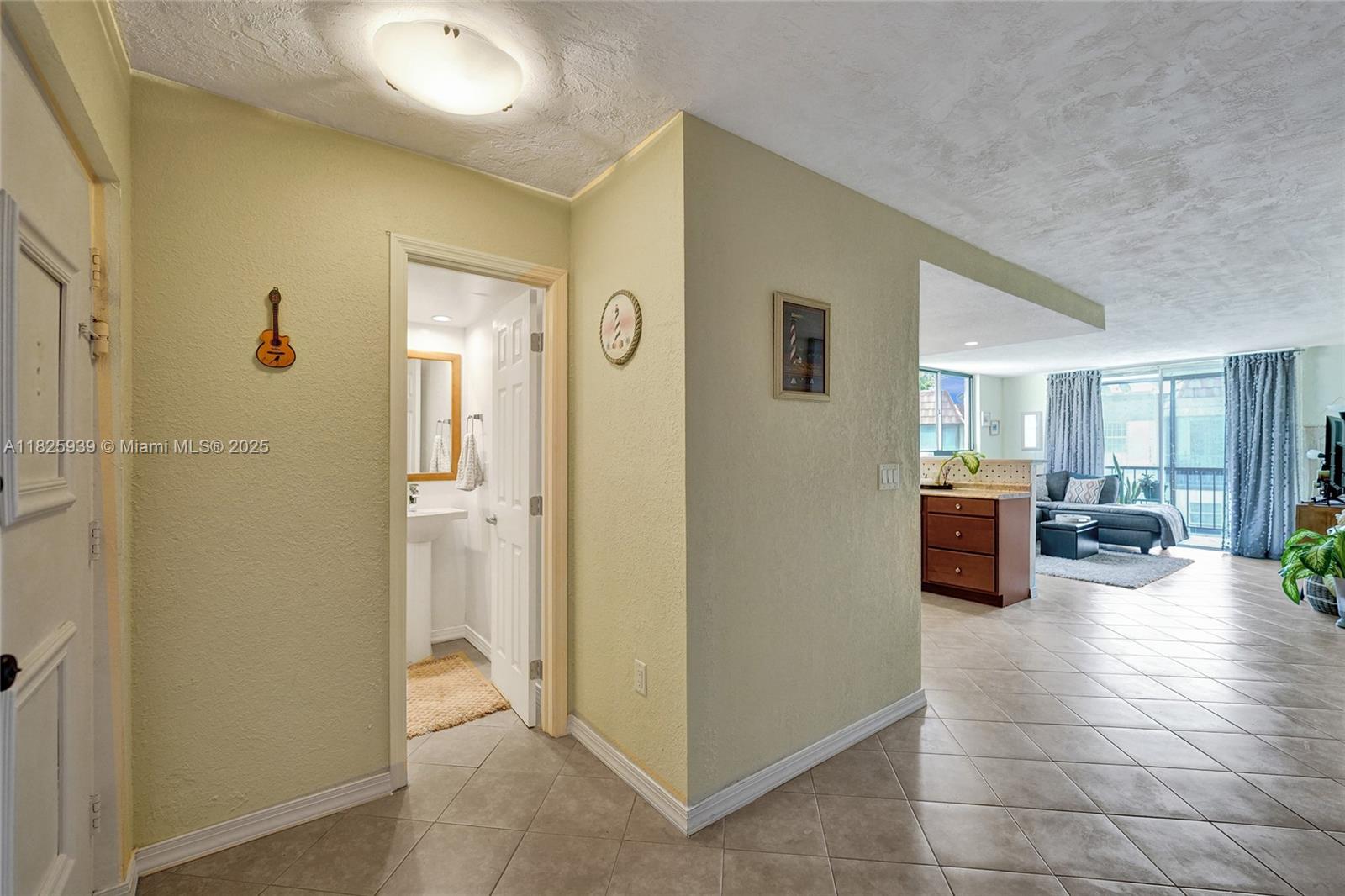 OMEGA CONDO NO 3 - Residential