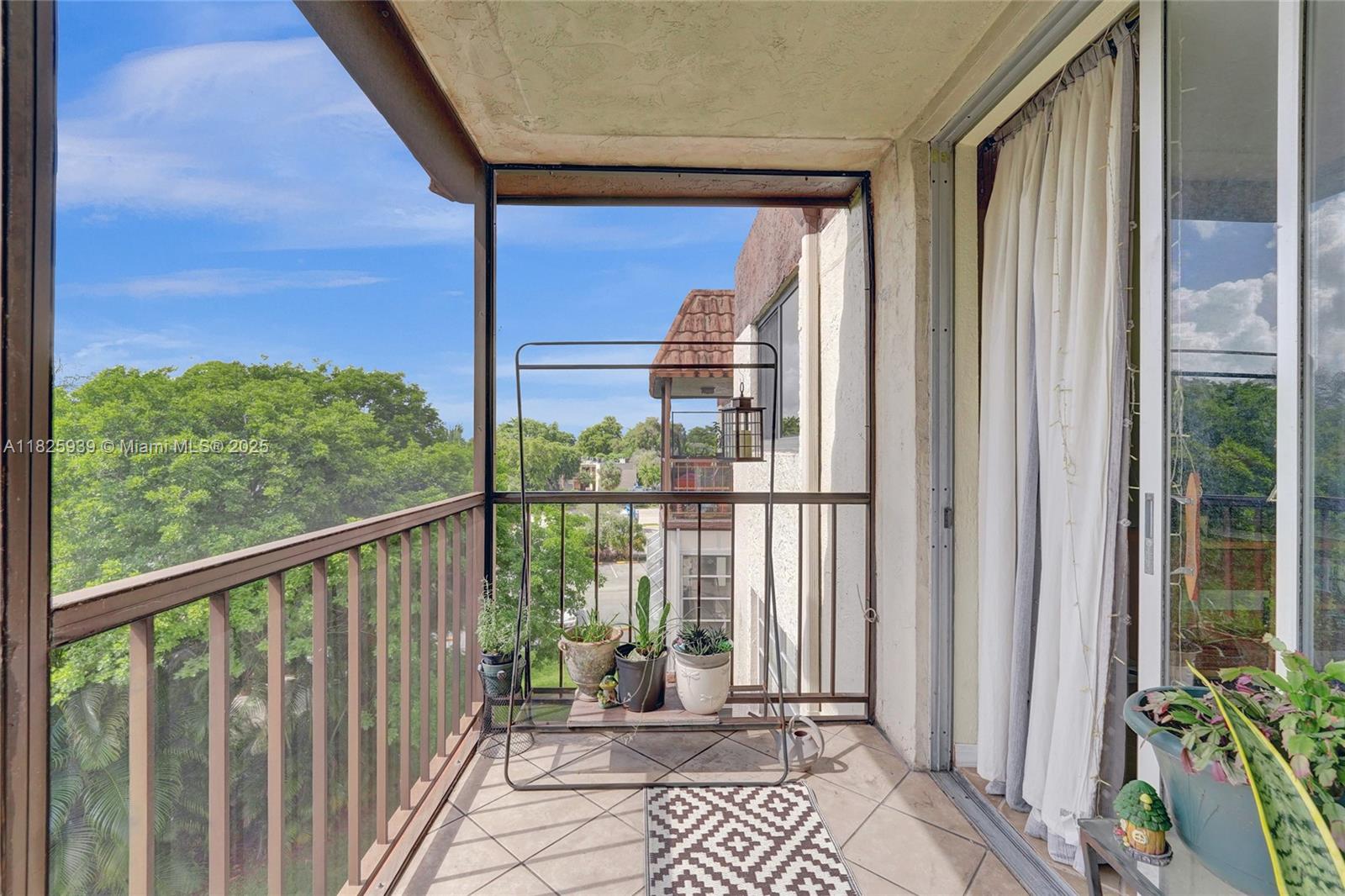 OMEGA CONDO NO 3 - Residential