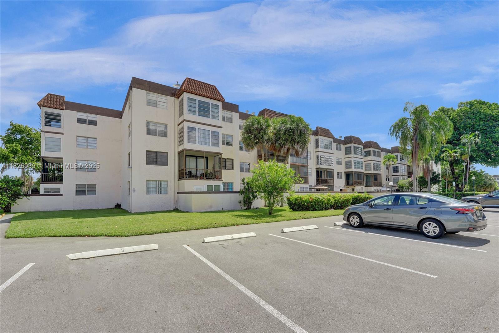 OMEGA CONDO NO 3 - Residential