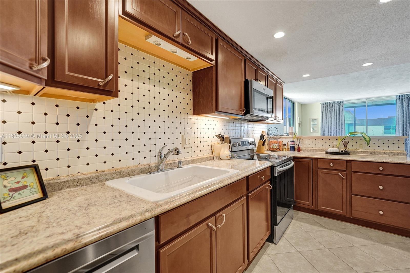 OMEGA CONDO NO 3 - Residential