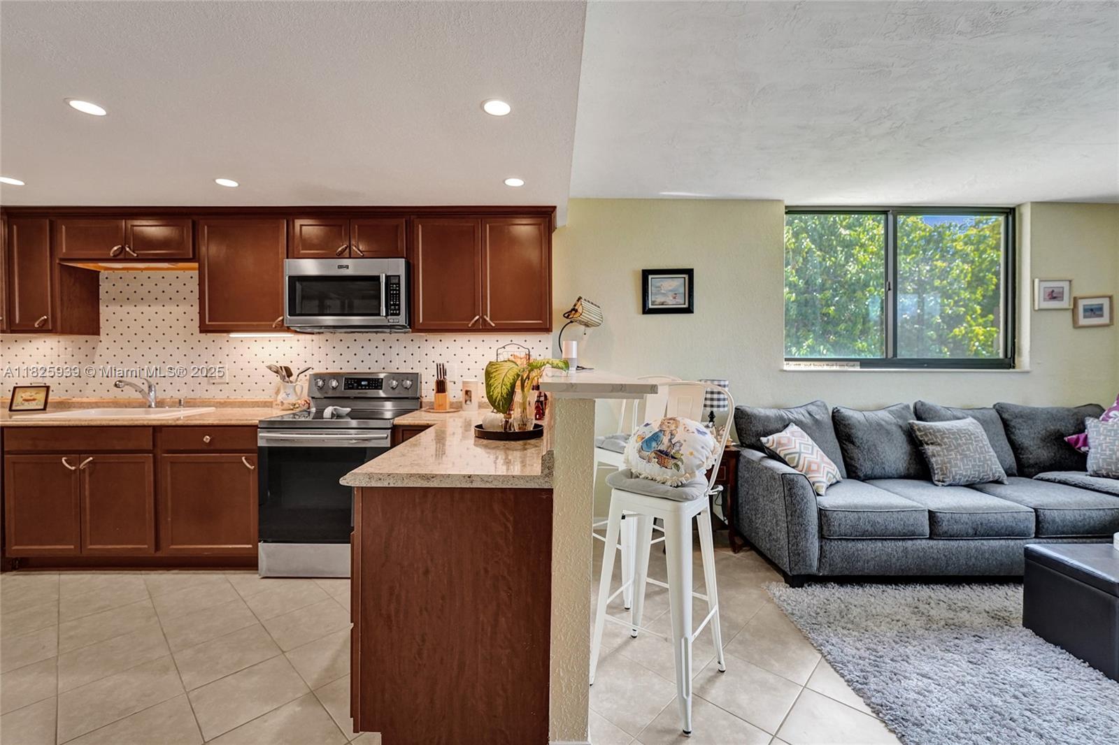 OMEGA CONDO NO 3 - Residential