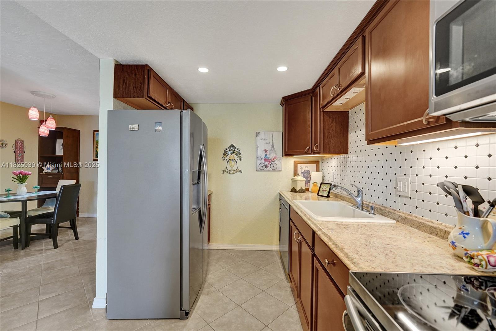 OMEGA CONDO NO 3 - Residential