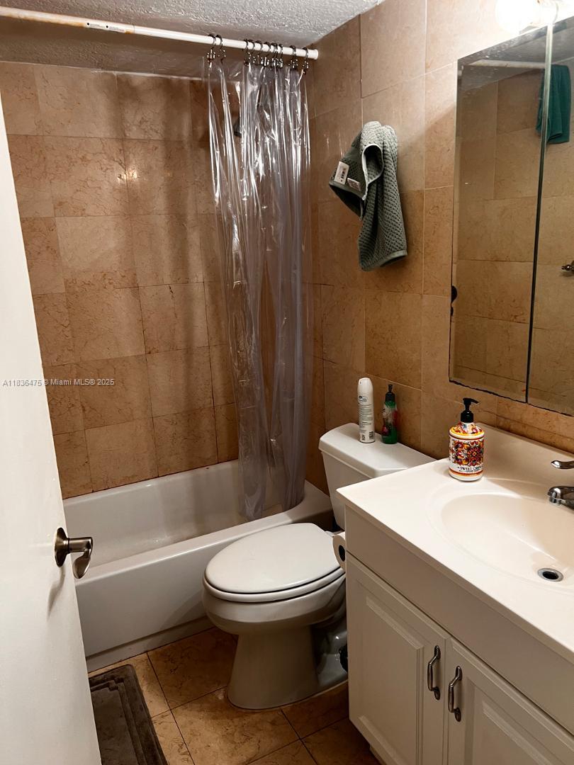 PALM GARDENS CONDO - Residential Lease