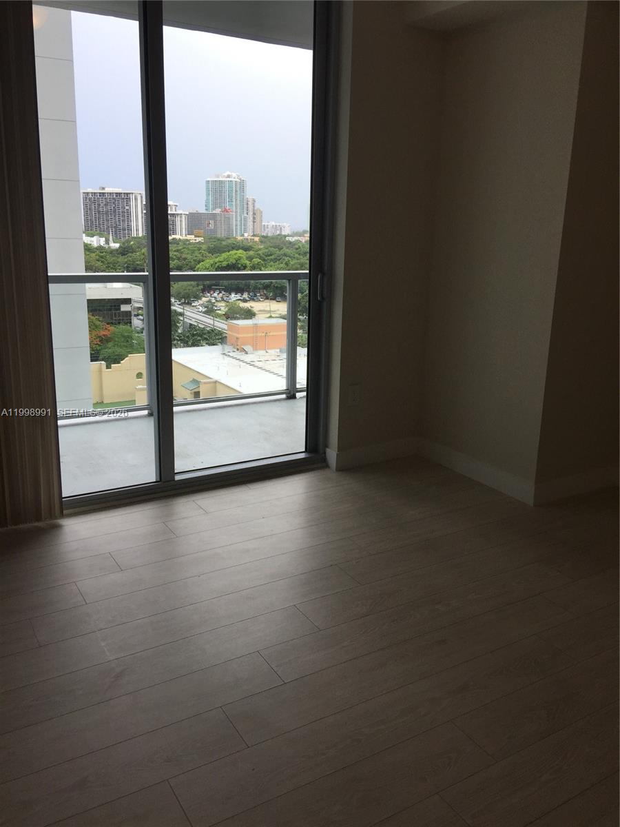 THE AXIS ON BRICKELL COND - Residential