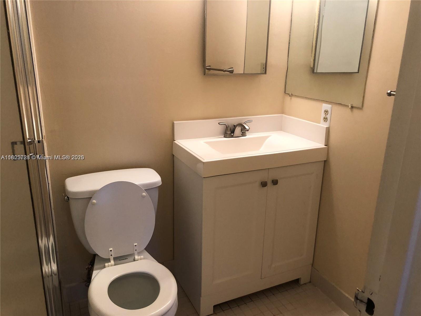 HAMPTON COURT CONDO - Residential