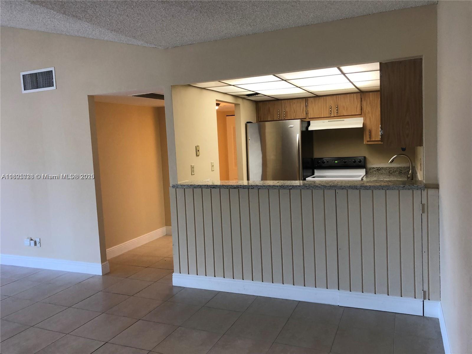 HAMPTON COURT CONDO - Residential