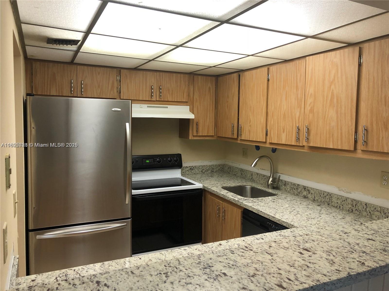 HAMPTON COURT CONDO - Residential
