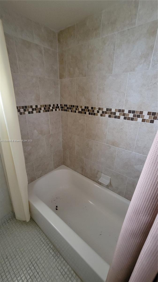 LAUDERDALE OAKS CONDO 10 - Residential