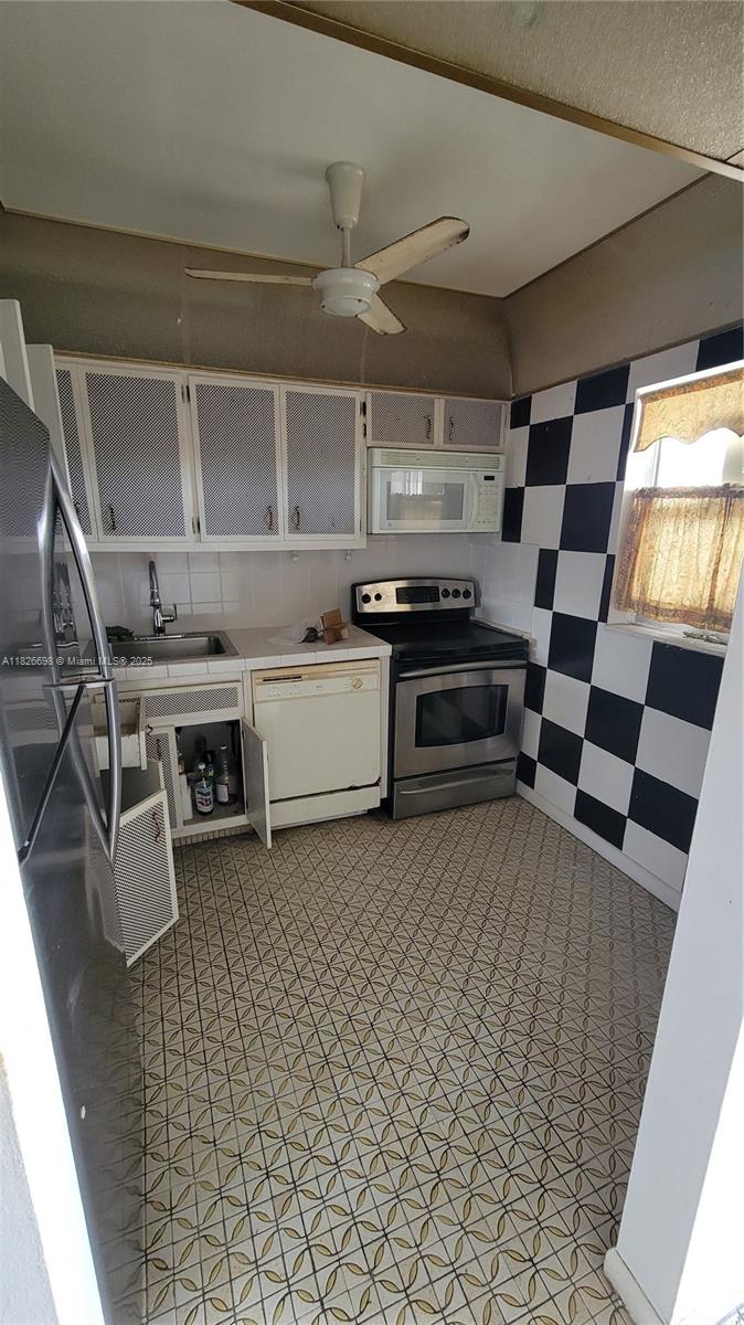 LAUDERDALE OAKS CONDO 10 - Residential