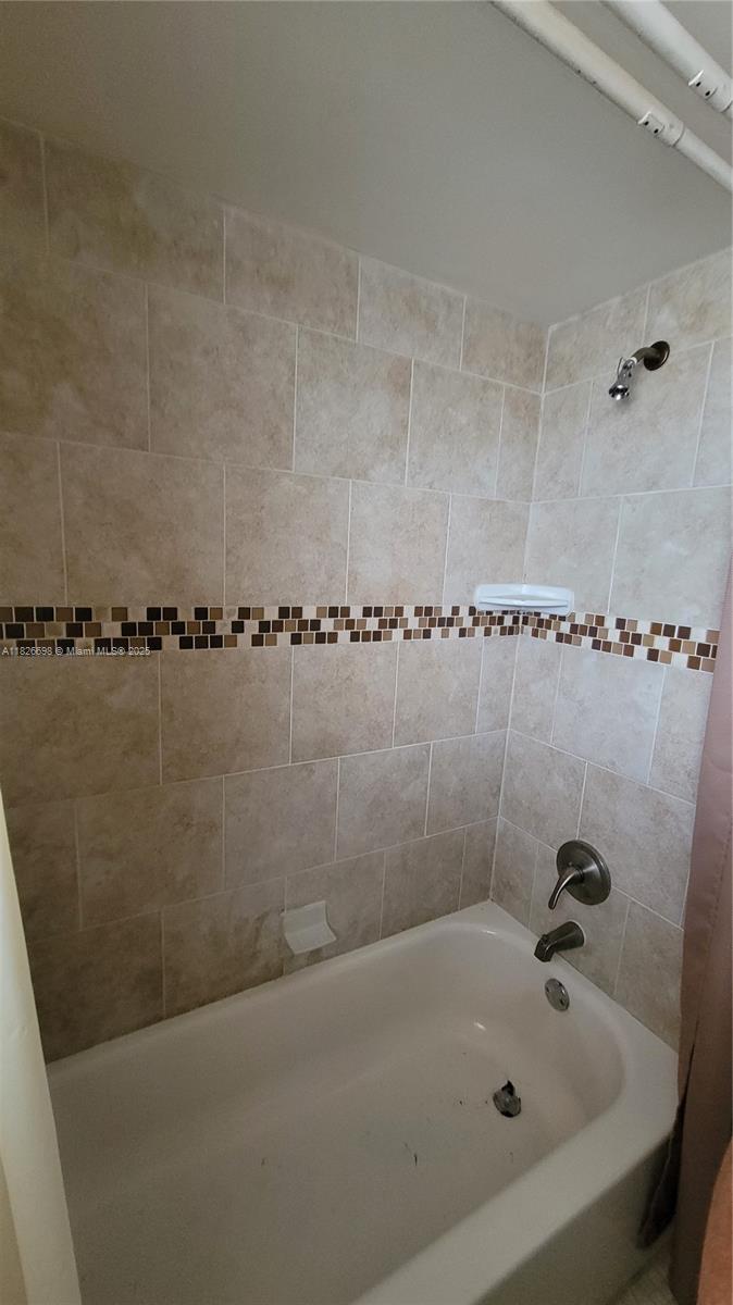 LAUDERDALE OAKS CONDO 10 - Residential