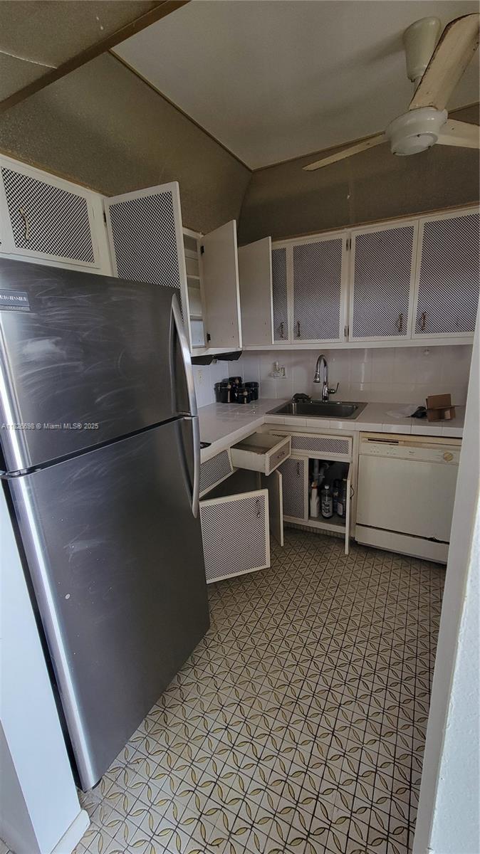 LAUDERDALE OAKS CONDO 10 - Residential