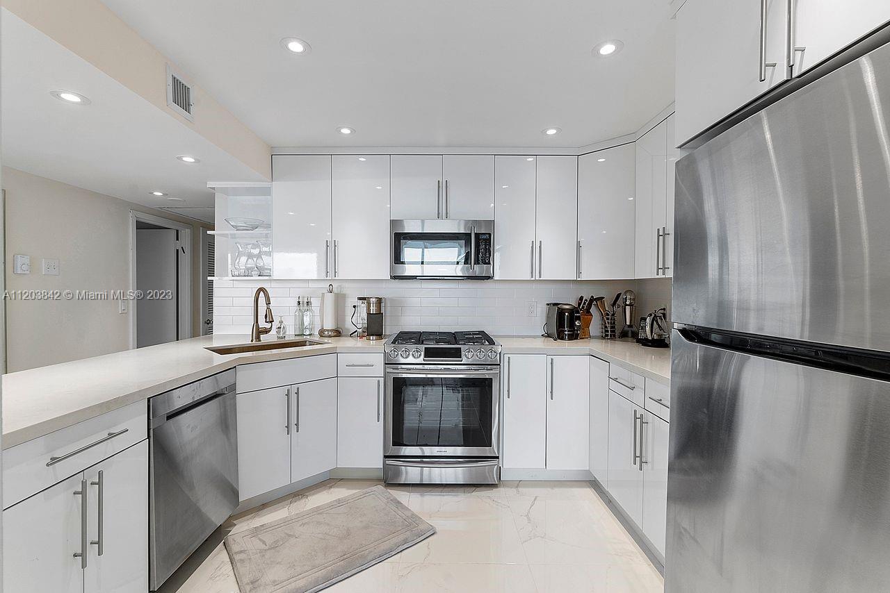 PARKER PLAZA ESTATES COND - Residential
