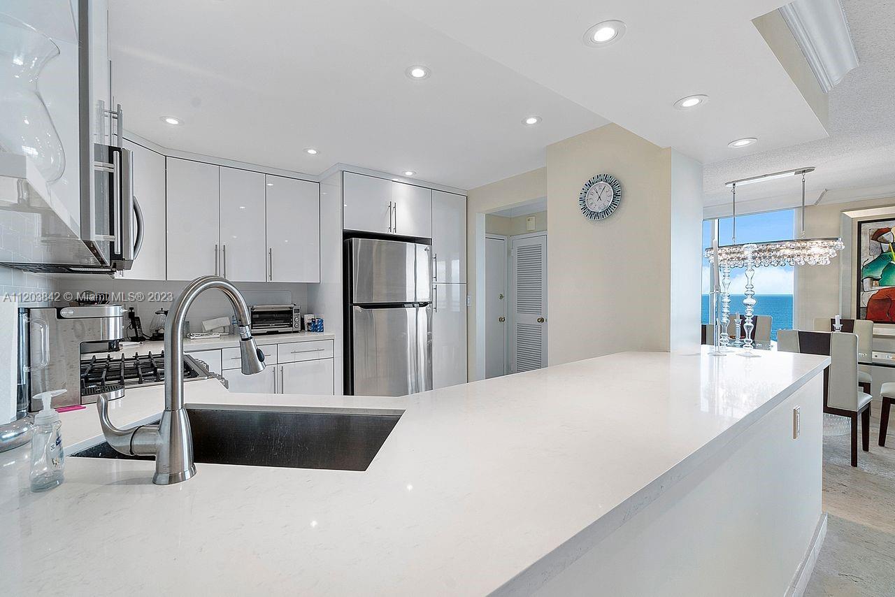 PARKER PLAZA ESTATES COND - Residential