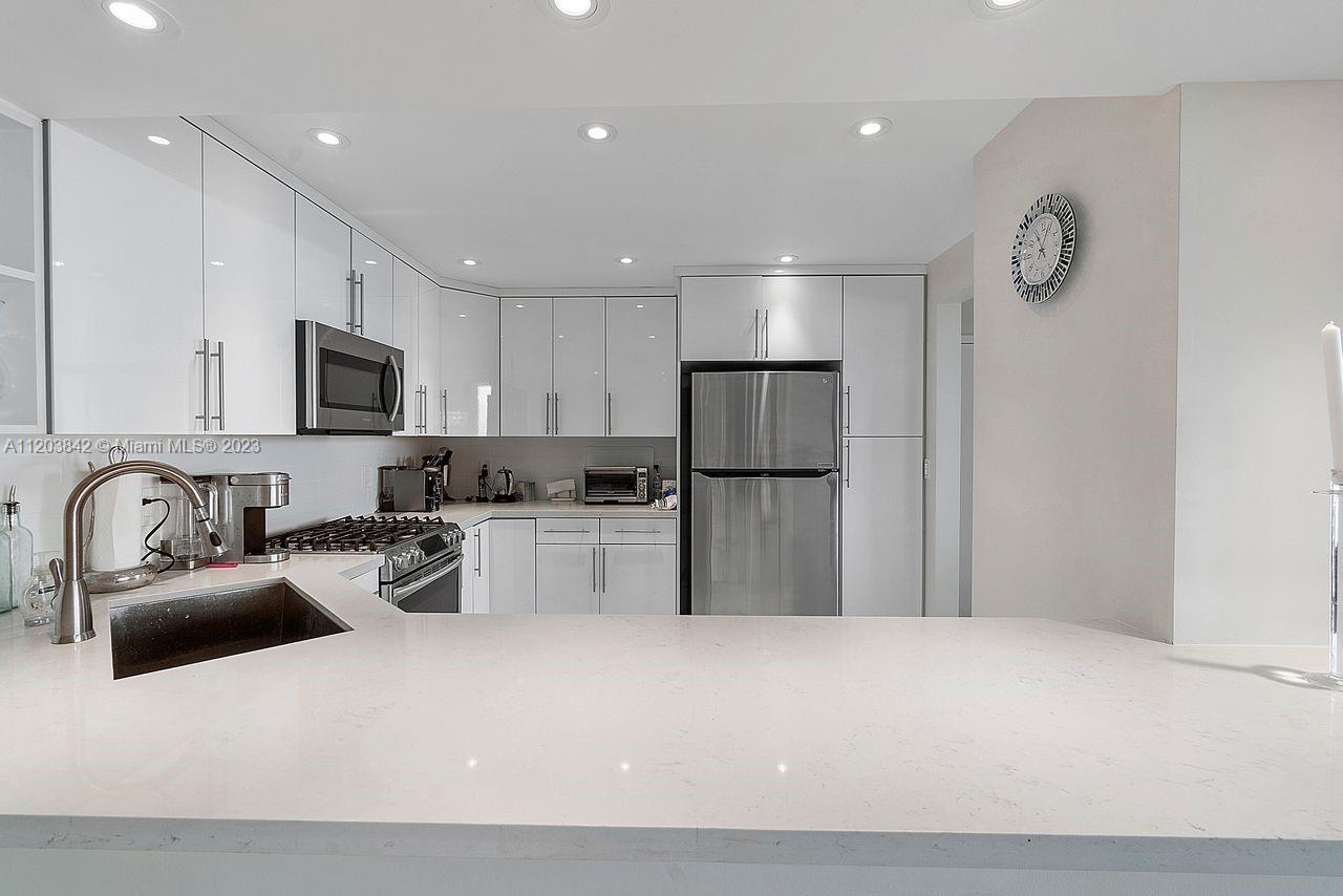 PARKER PLAZA ESTATES COND - Residential
