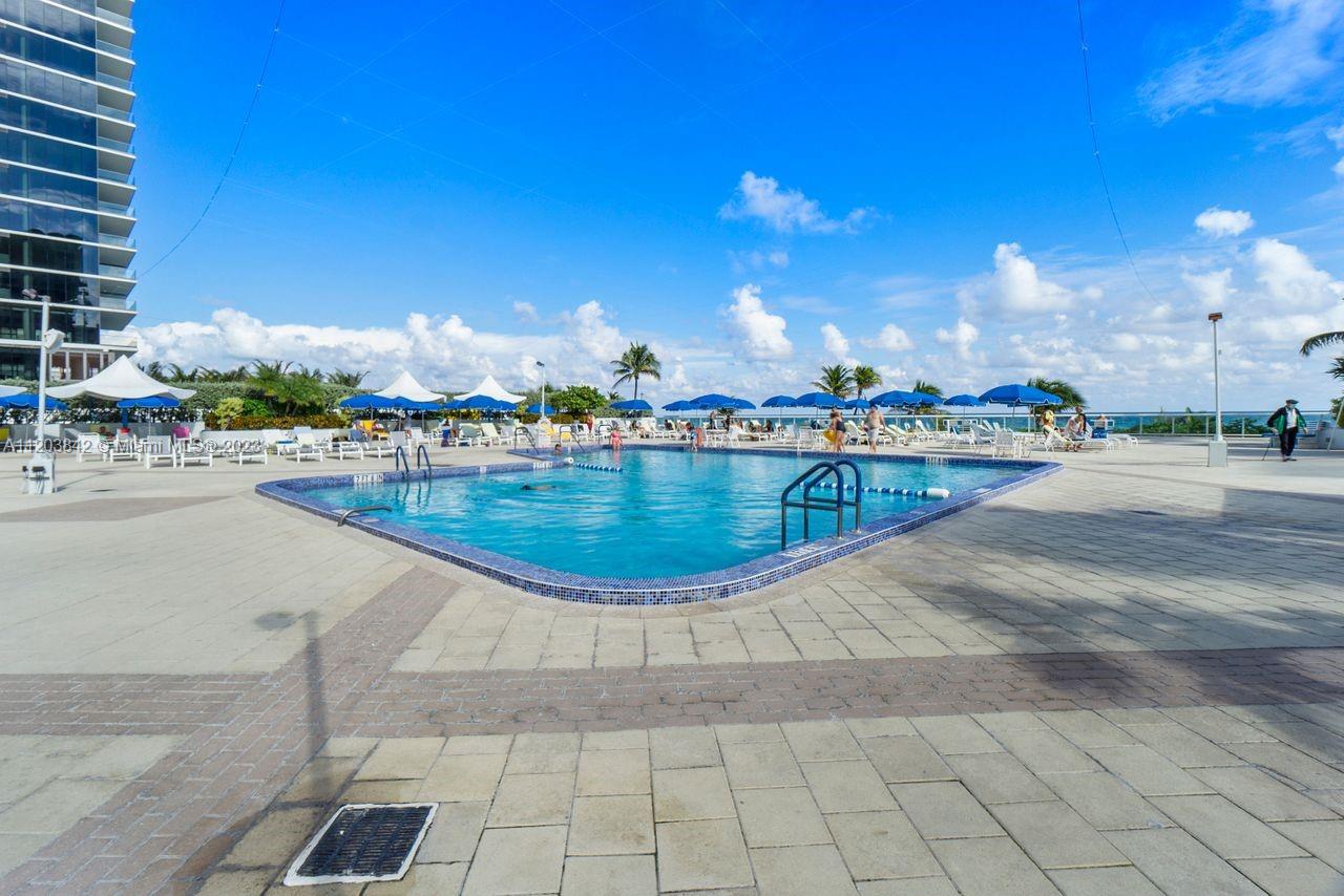 PARKER PLAZA ESTATES COND - Residential