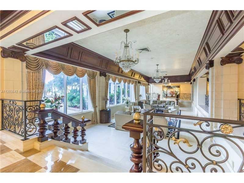 PARKER PLAZA ESTATES COND - Residential