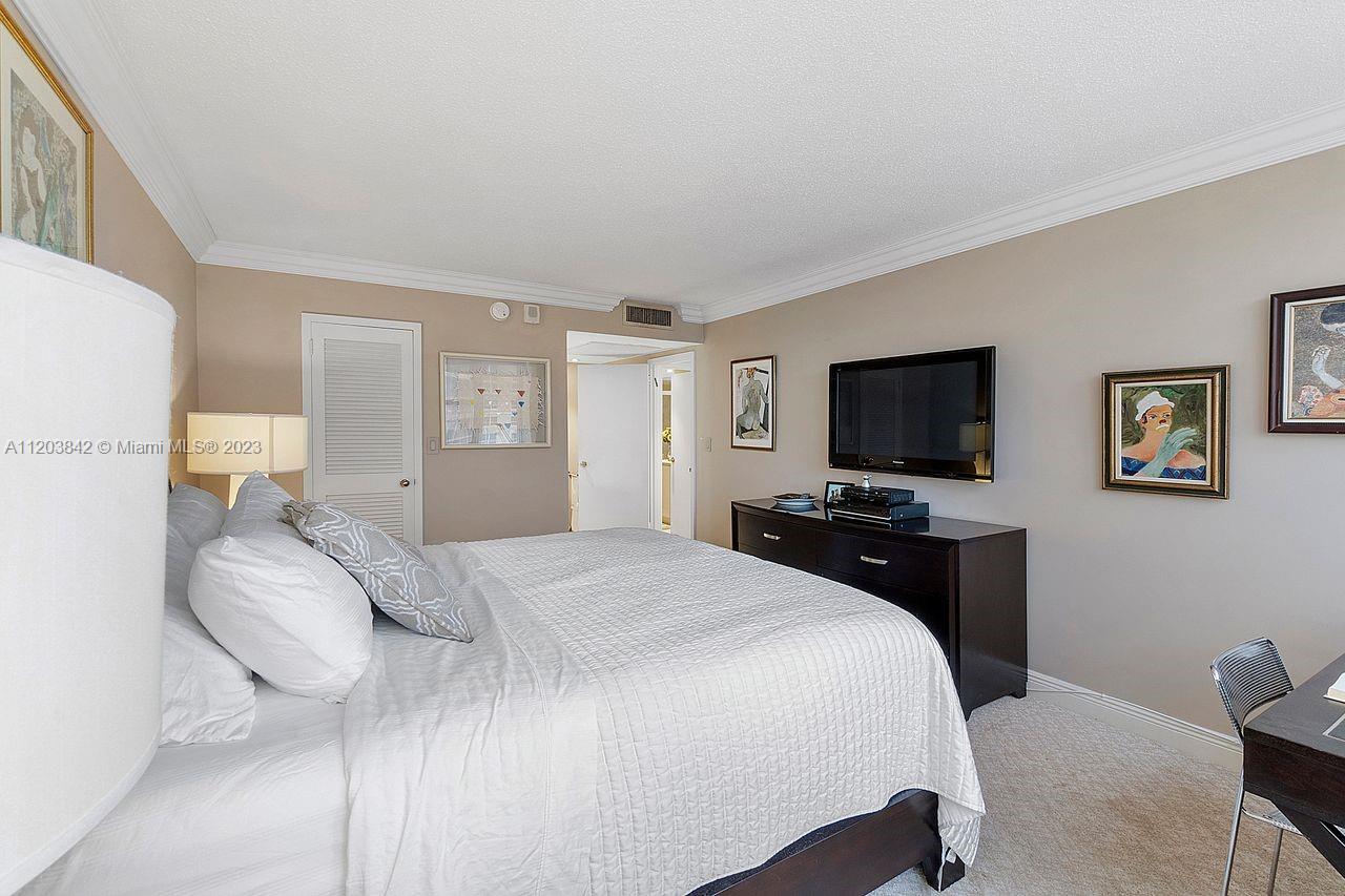 PARKER PLAZA ESTATES COND - Residential