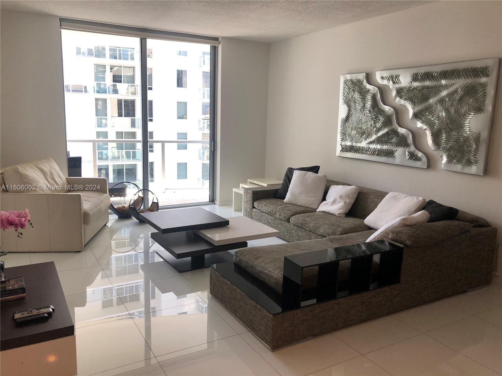 Beautiful 1 BED/1 BATH furnished apartment. Elegant and modern Furniture. Stainless steel appliances. Prime Location in Brickell Avenue, close to everything, walking distance to restaurants, shopping, offices, etc. 24-hour attended lobby and security. Recreational facilities include swimming pool, sun deck, activity room, pool table, exercise room, spa, golf simulator, etc.
*Facade concrete restoration work is underway on the 1060 tower.