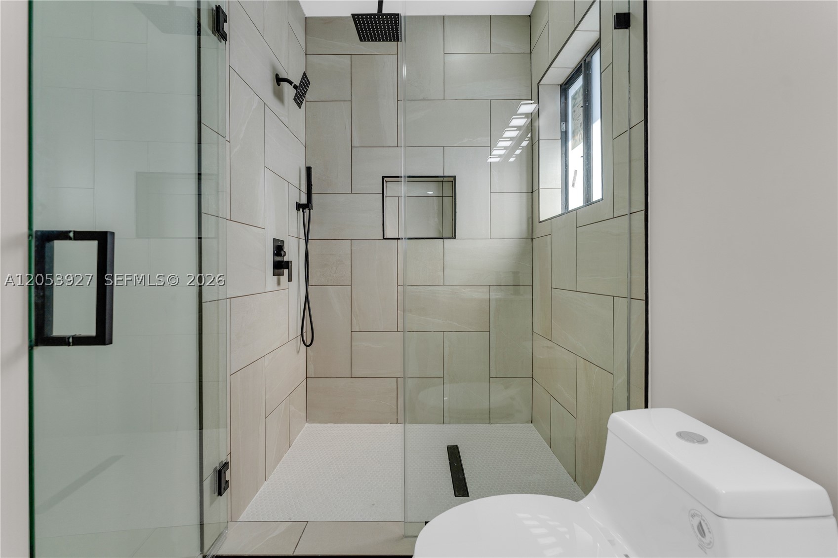 17TH AVE MANOR - Residential Lease