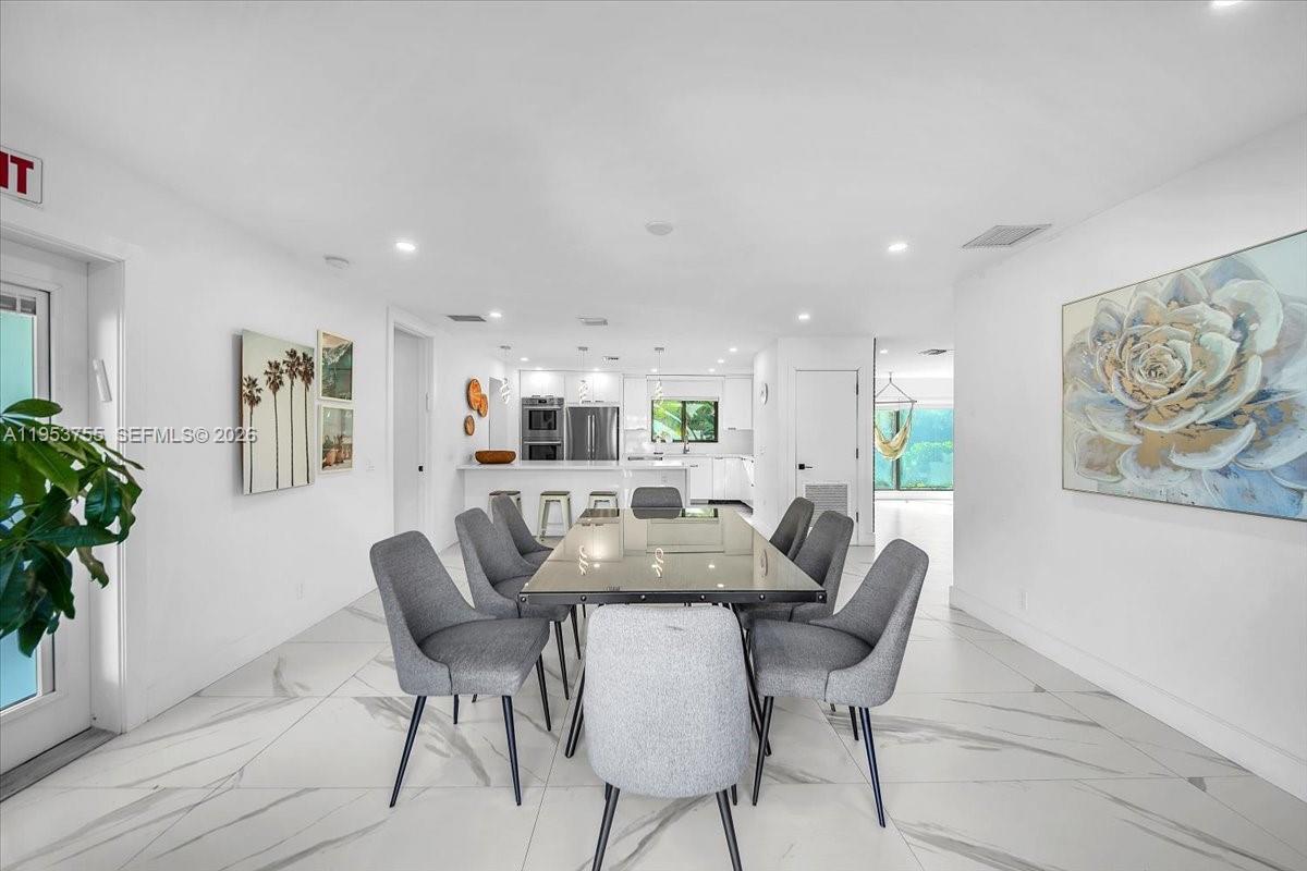 HOLLYWOOD LAKES SECTION - Residential
