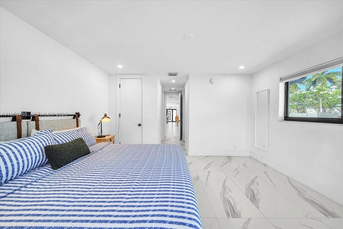 HOLLYWOOD LAKES SECTION - Residential