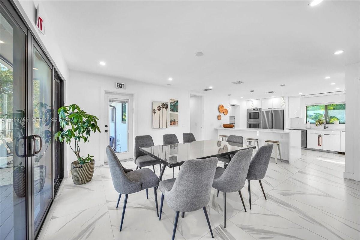 HOLLYWOOD LAKES SECTION - Residential