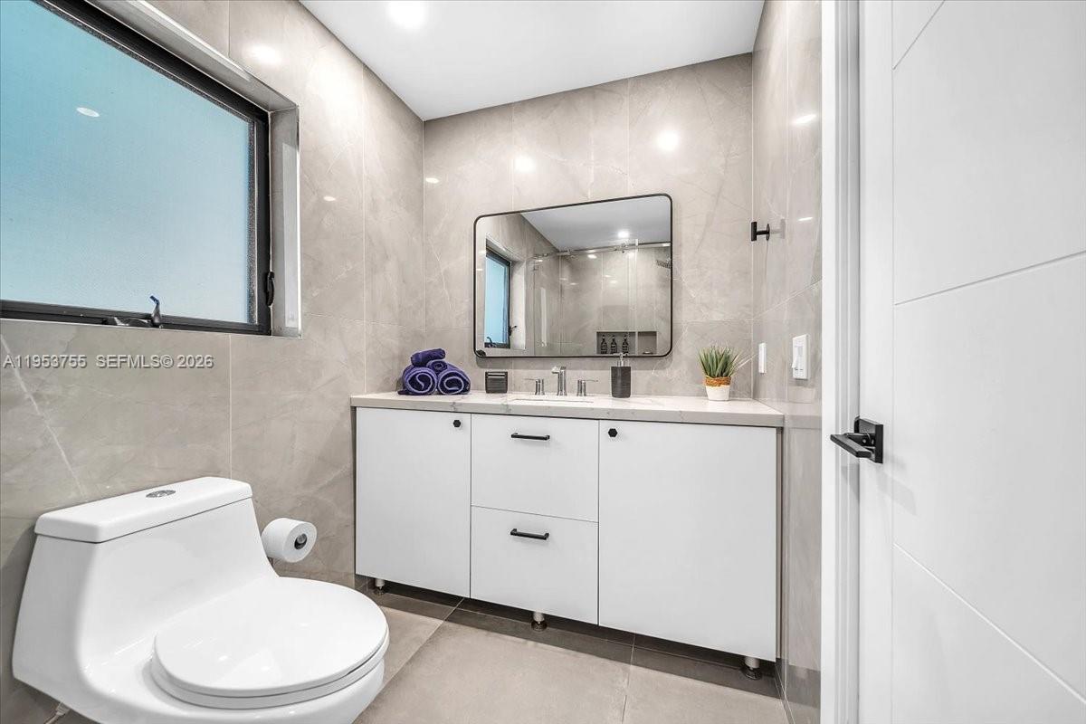 HOLLYWOOD LAKES SECTION - Residential