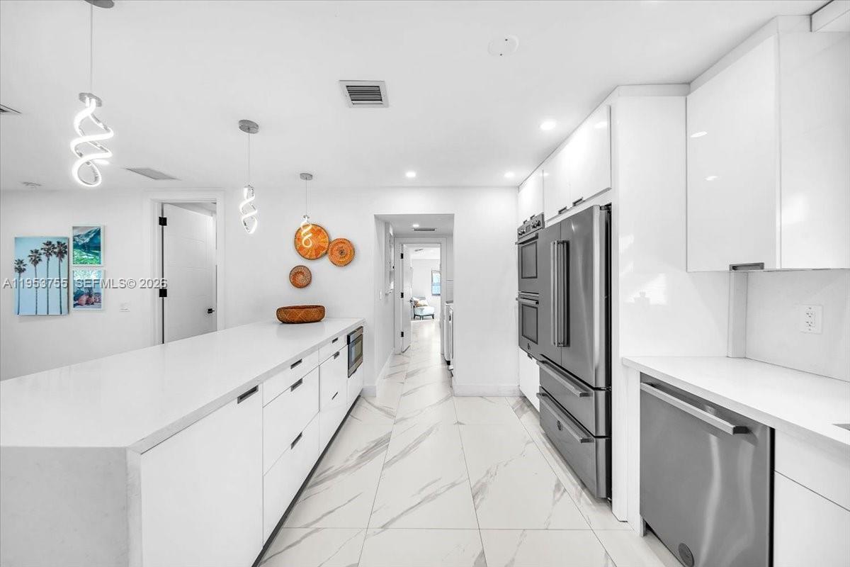HOLLYWOOD LAKES SECTION - Residential