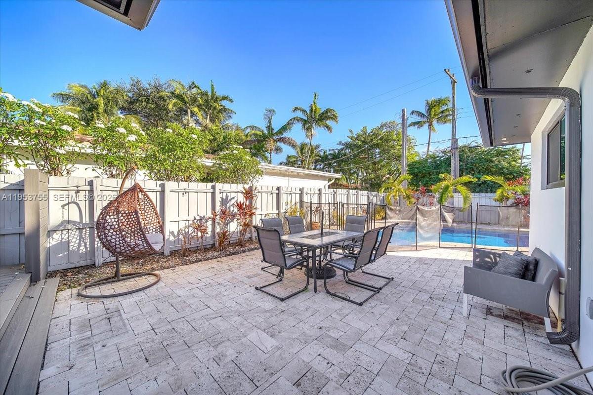 HOLLYWOOD LAKES SECTION - Residential