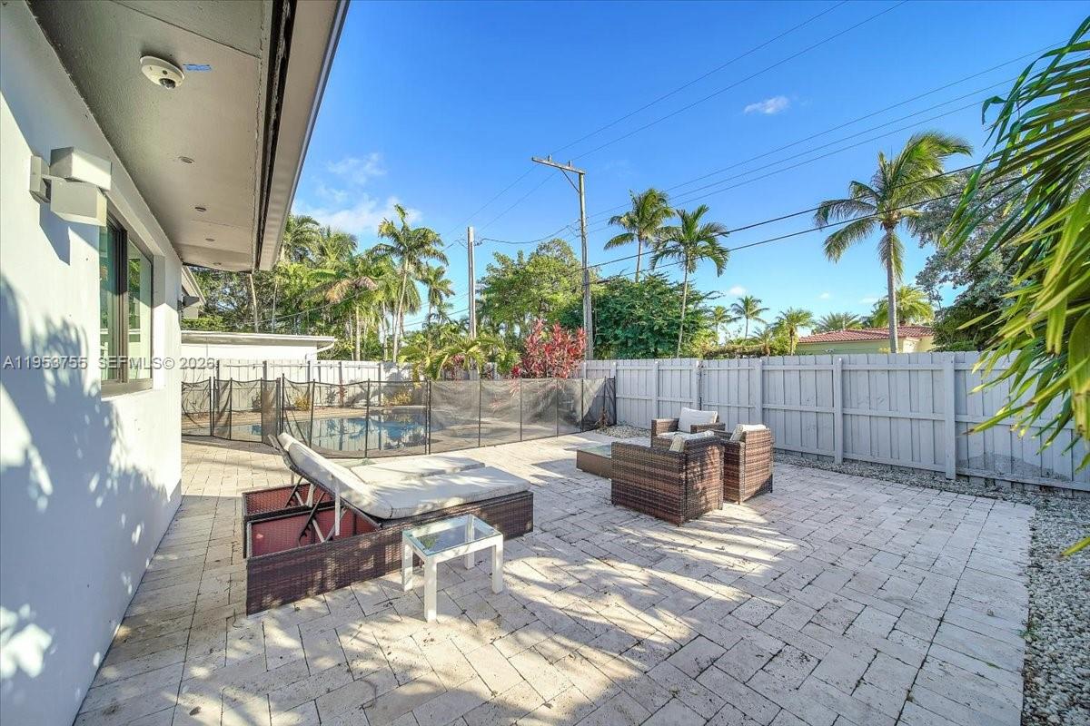 HOLLYWOOD LAKES SECTION - Residential