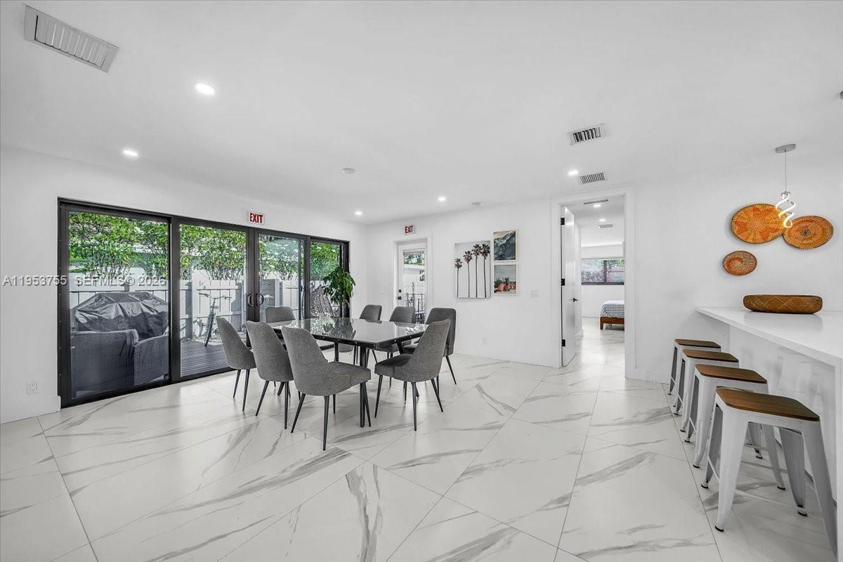 HOLLYWOOD LAKES SECTION - Residential