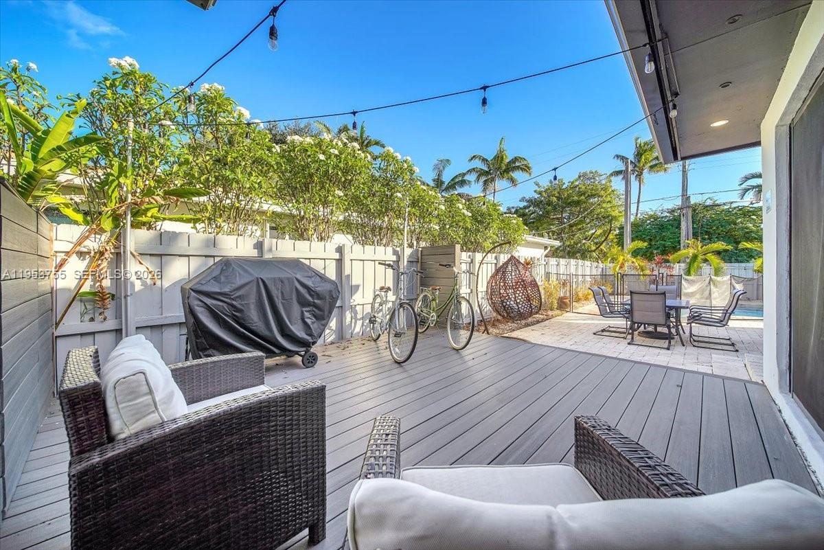 HOLLYWOOD LAKES SECTION - Residential