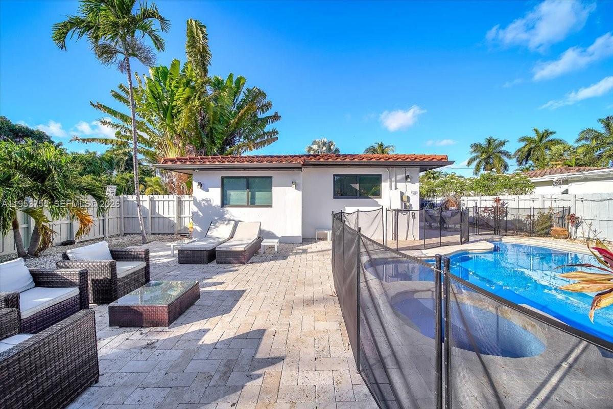 HOLLYWOOD LAKES SECTION - Residential