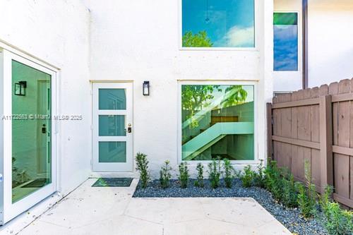 SNAPPER CREEK TOWNHOUSES - Residential Lease