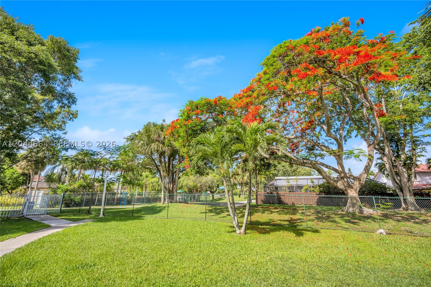 ROYAL PALM PLACE - Residential
