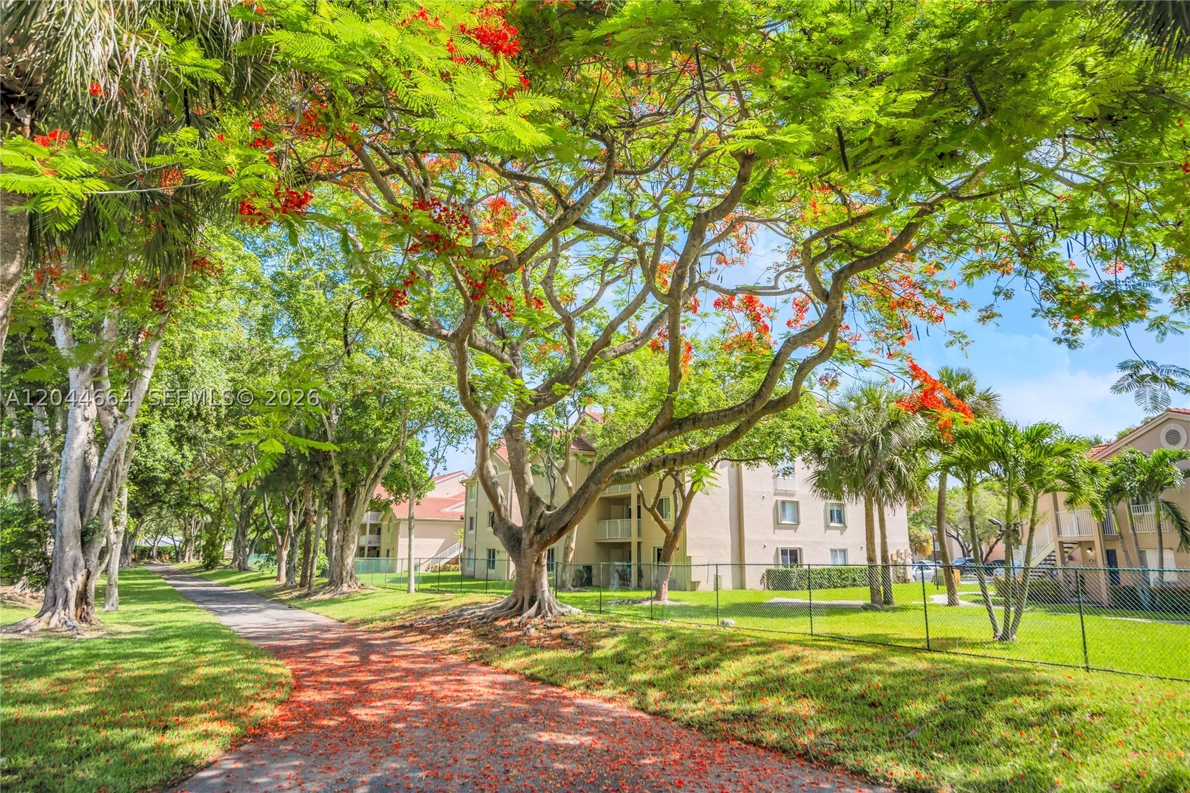 ROYAL PALM PLACE - Residential