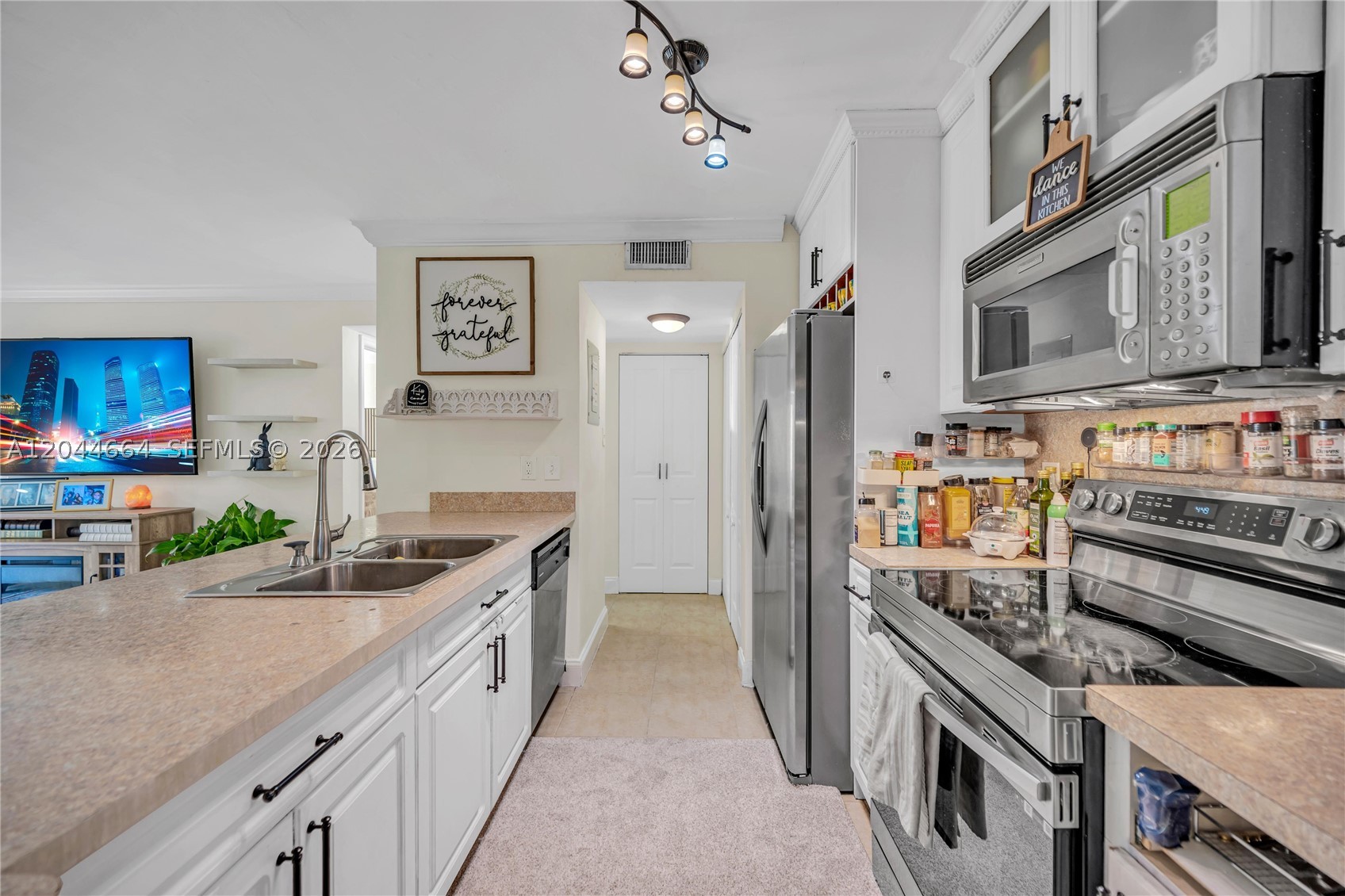 ROYAL PALM PLACE - Residential