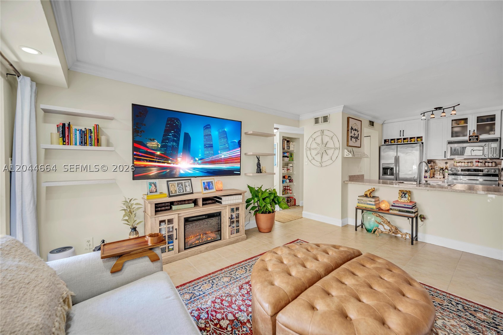 ROYAL PALM PLACE - Residential