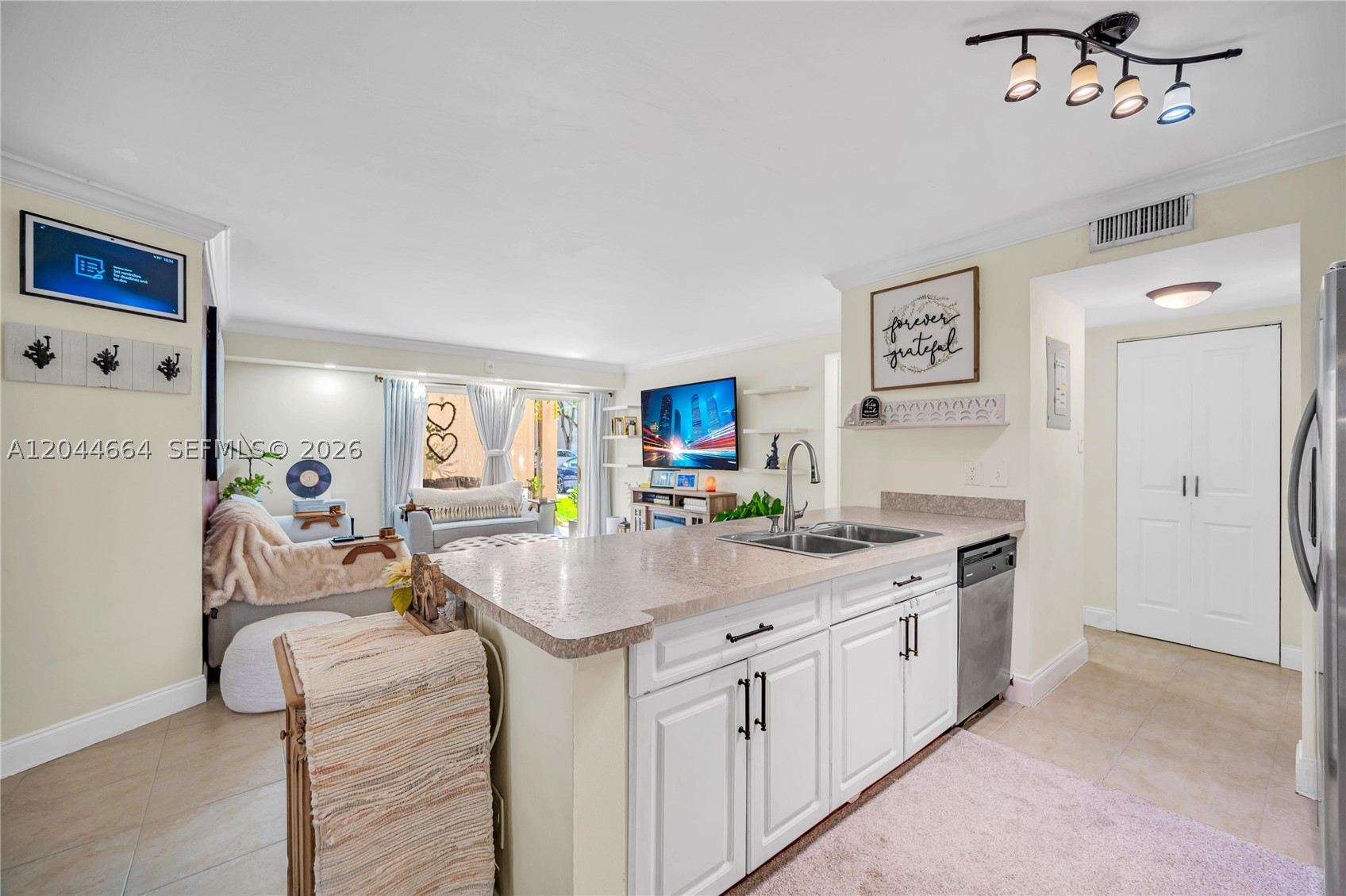 ROYAL PALM PLACE - Residential
